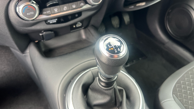 Nissan Juke 1.0 DiG-T 114 N-Connecta 5dr Petrol Hatchback